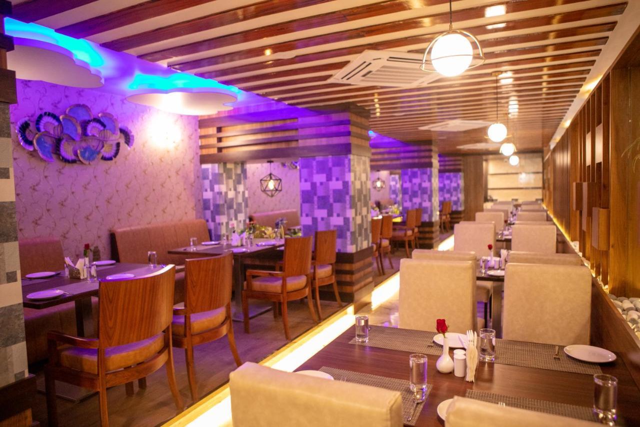 Hotel Eden Karwar Extérieur photo