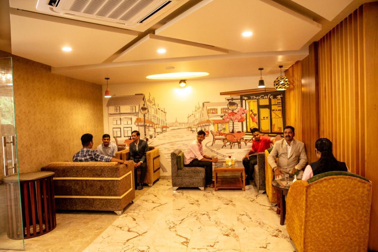 Hotel Eden Karwar Extérieur photo