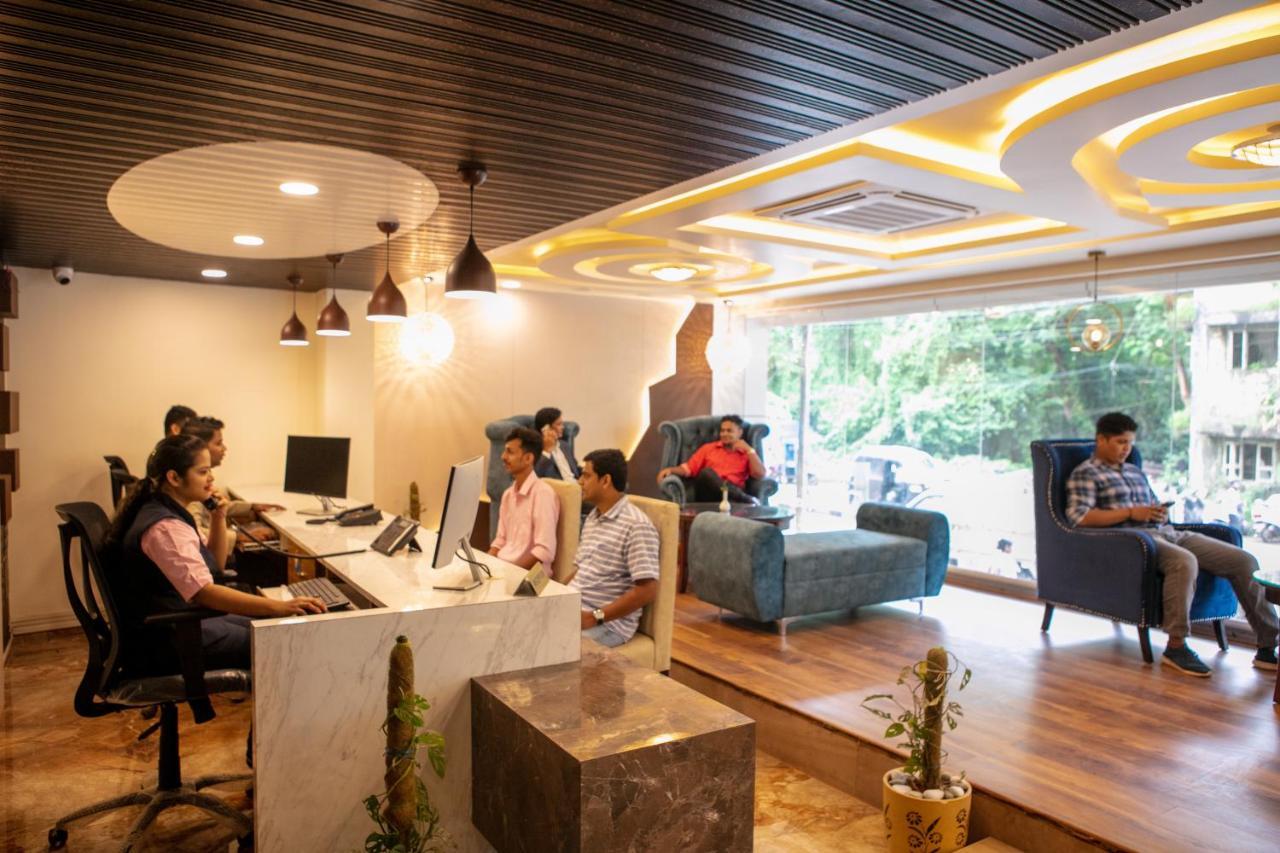 Hotel Eden Karwar Extérieur photo