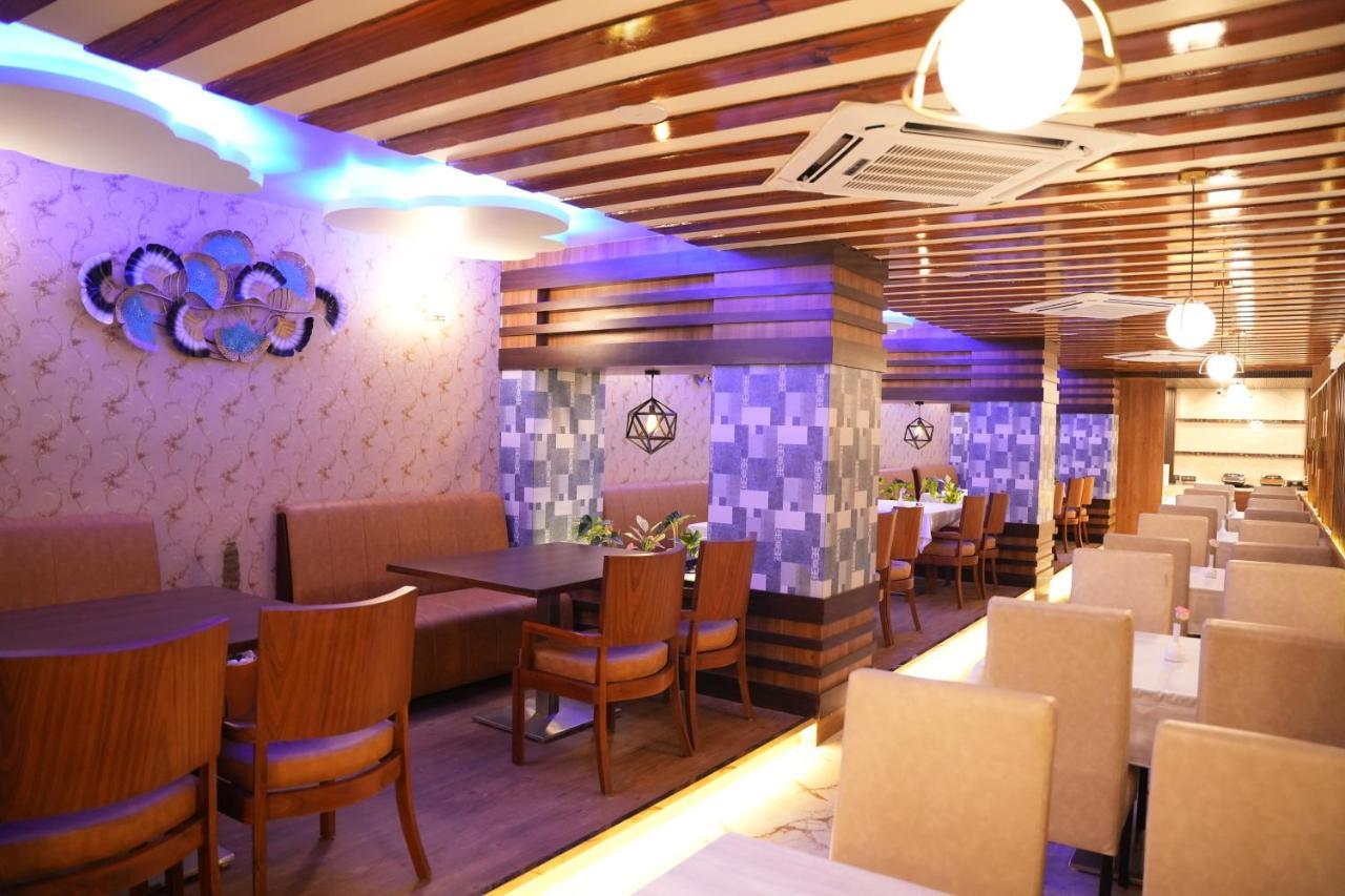 Hotel Eden Karwar Extérieur photo