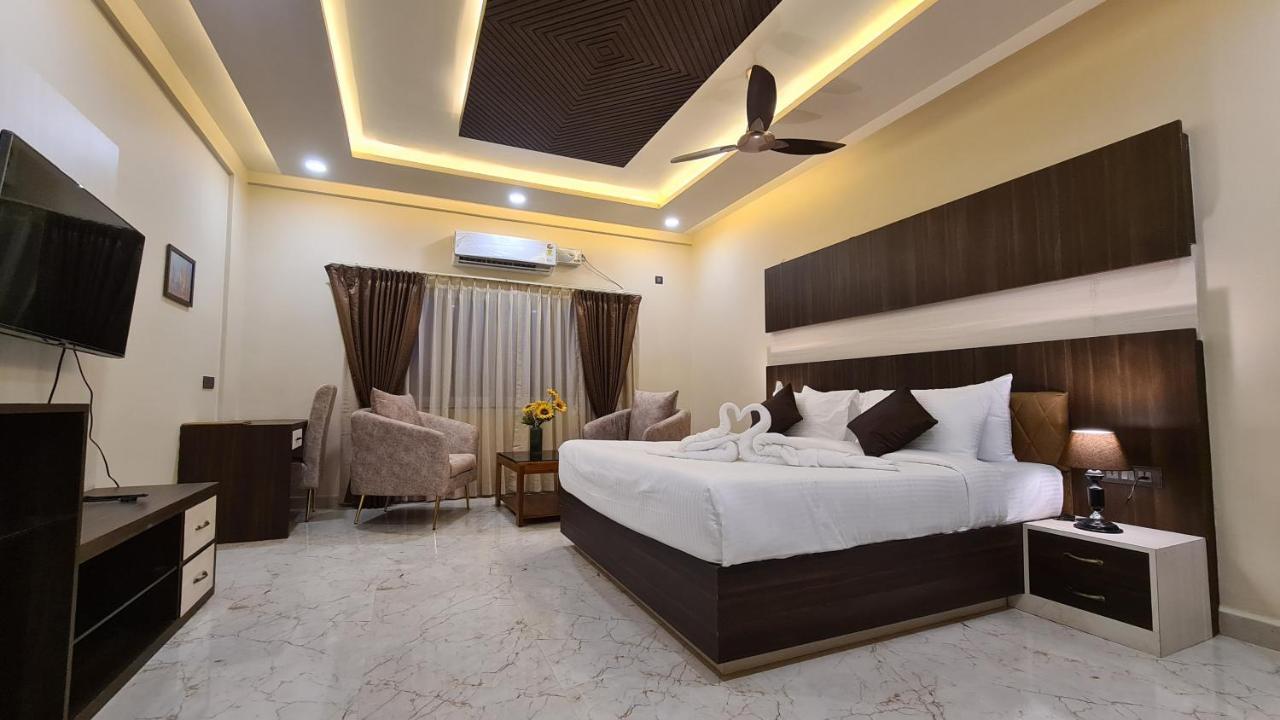 Hotel Eden Karwar Extérieur photo