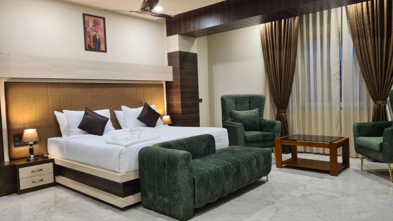 Hotel Eden Karwar Extérieur photo