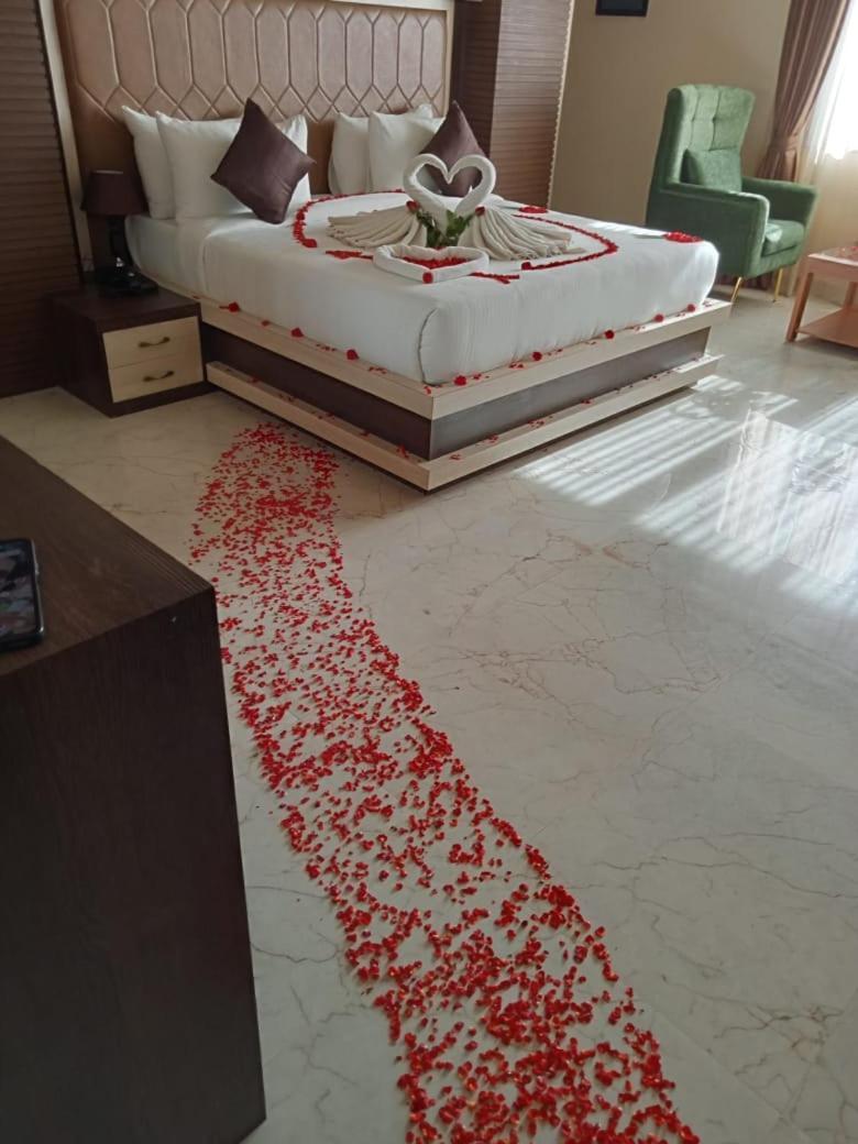 Hotel Eden Karwar Extérieur photo