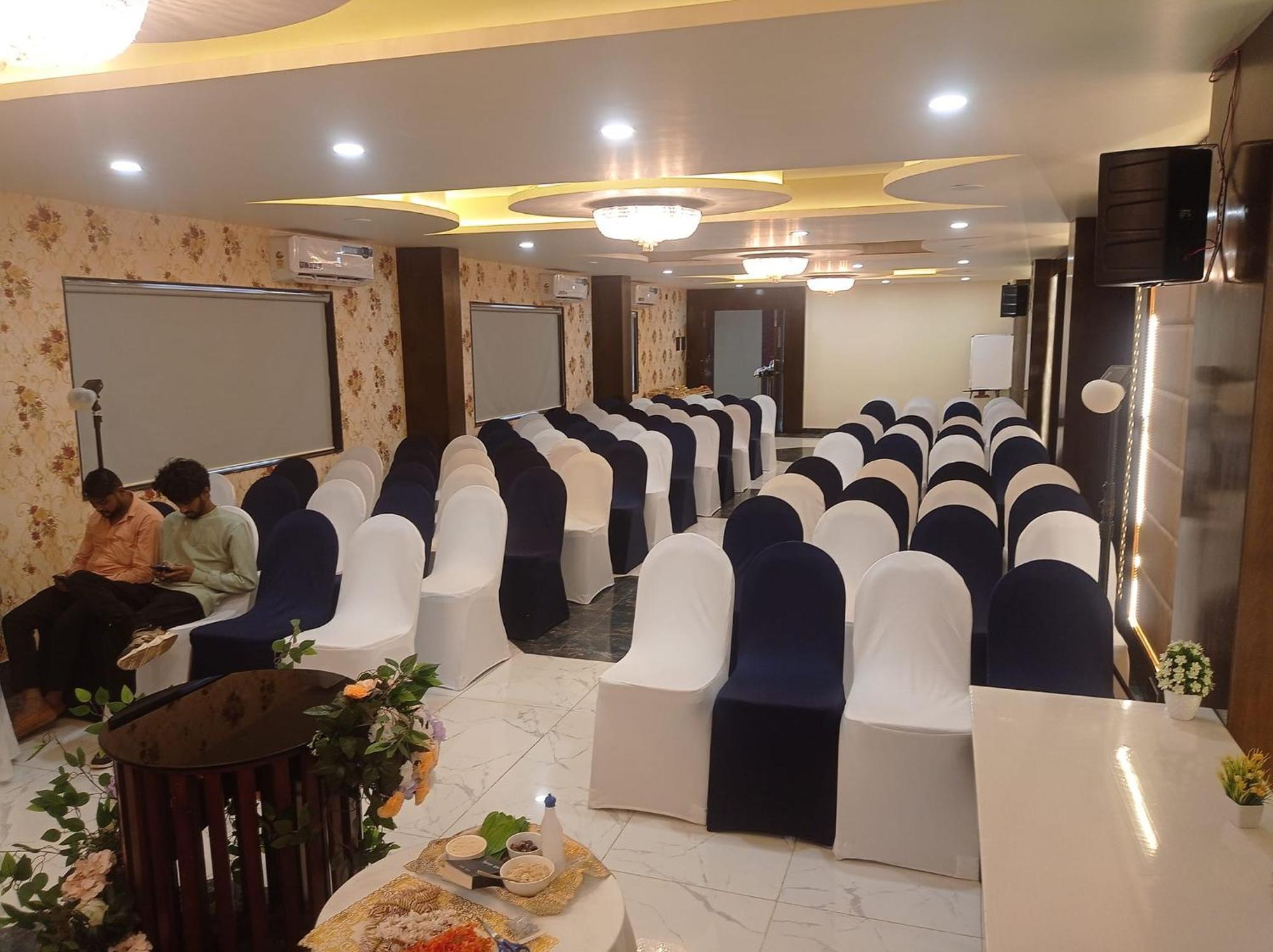 Hotel Eden Karwar Extérieur photo