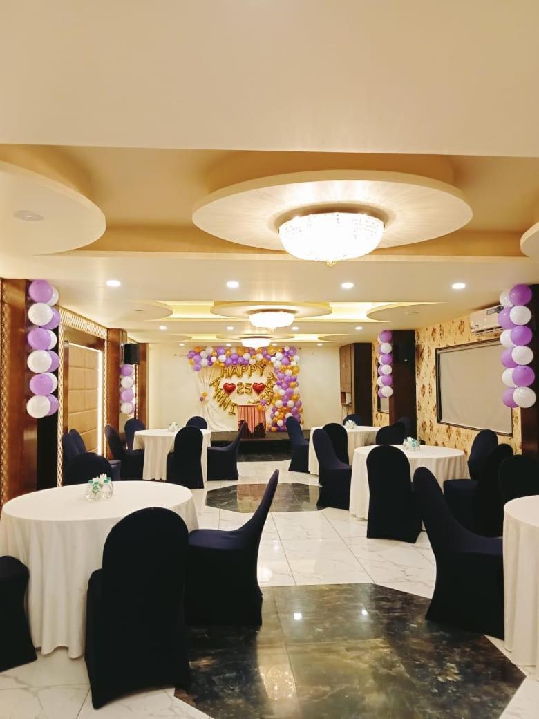 Hotel Eden Karwar Extérieur photo