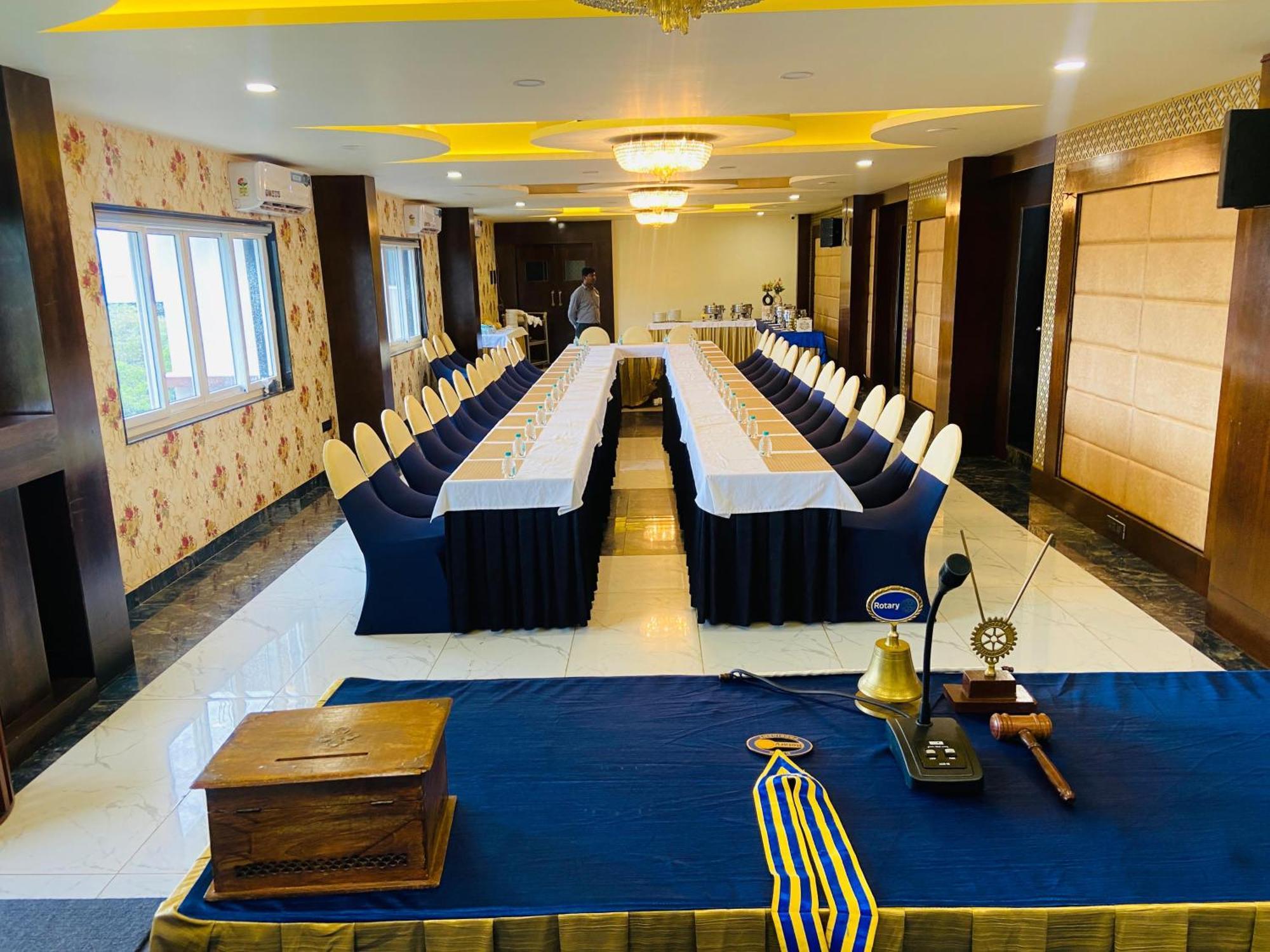 Hotel Eden Karwar Extérieur photo